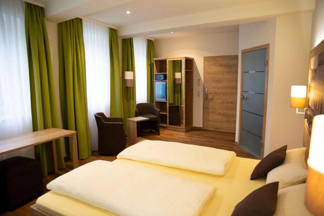 Grosslangheim Der Patrizierhof - Weingut Gasthof Hotel - Familie Grebner מראה חיצוני תמונה