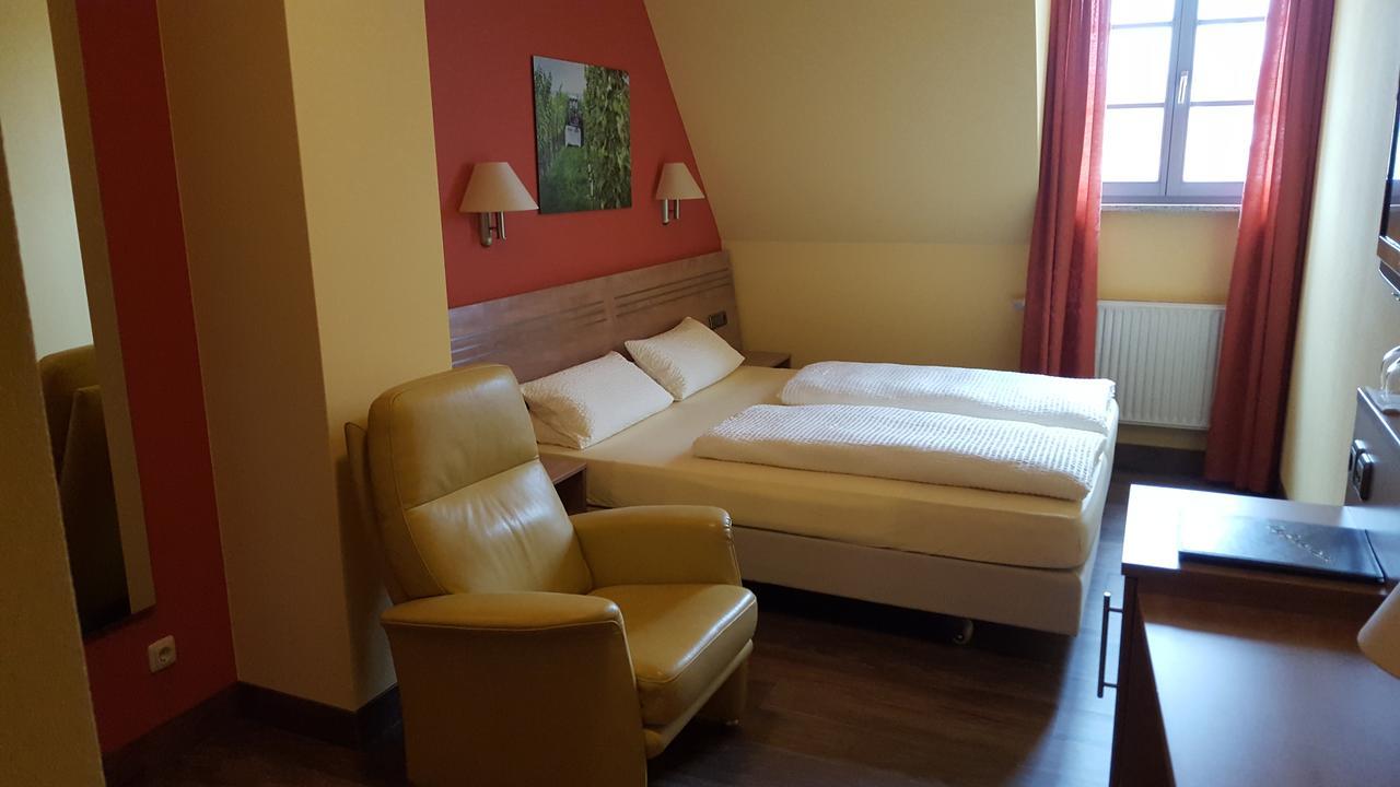Grosslangheim Der Patrizierhof - Weingut Gasthof Hotel - Familie Grebner מראה חיצוני תמונה